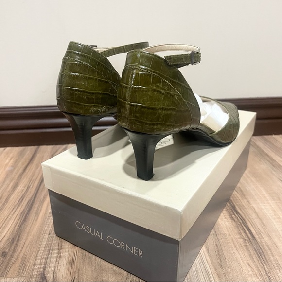 Casual Corner Green Angela Snake Heels - Picture 5 of 8